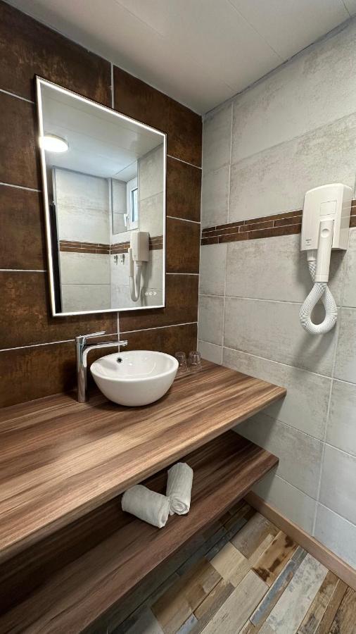 Logis Hotel Restaurant Bellevue Saint-Martin-dʼArdèche المظهر الخارجي الصورة