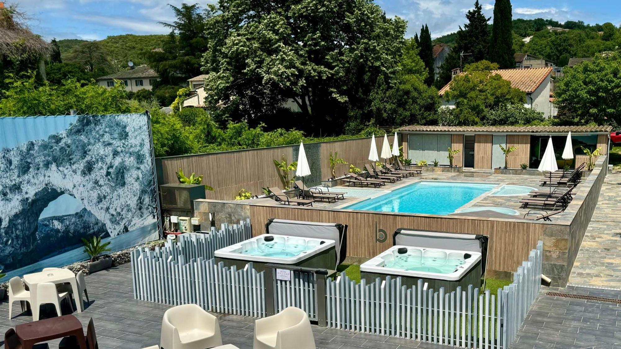 Logis Hotel Restaurant Bellevue Saint-Martin-dʼArdèche المظهر الخارجي الصورة