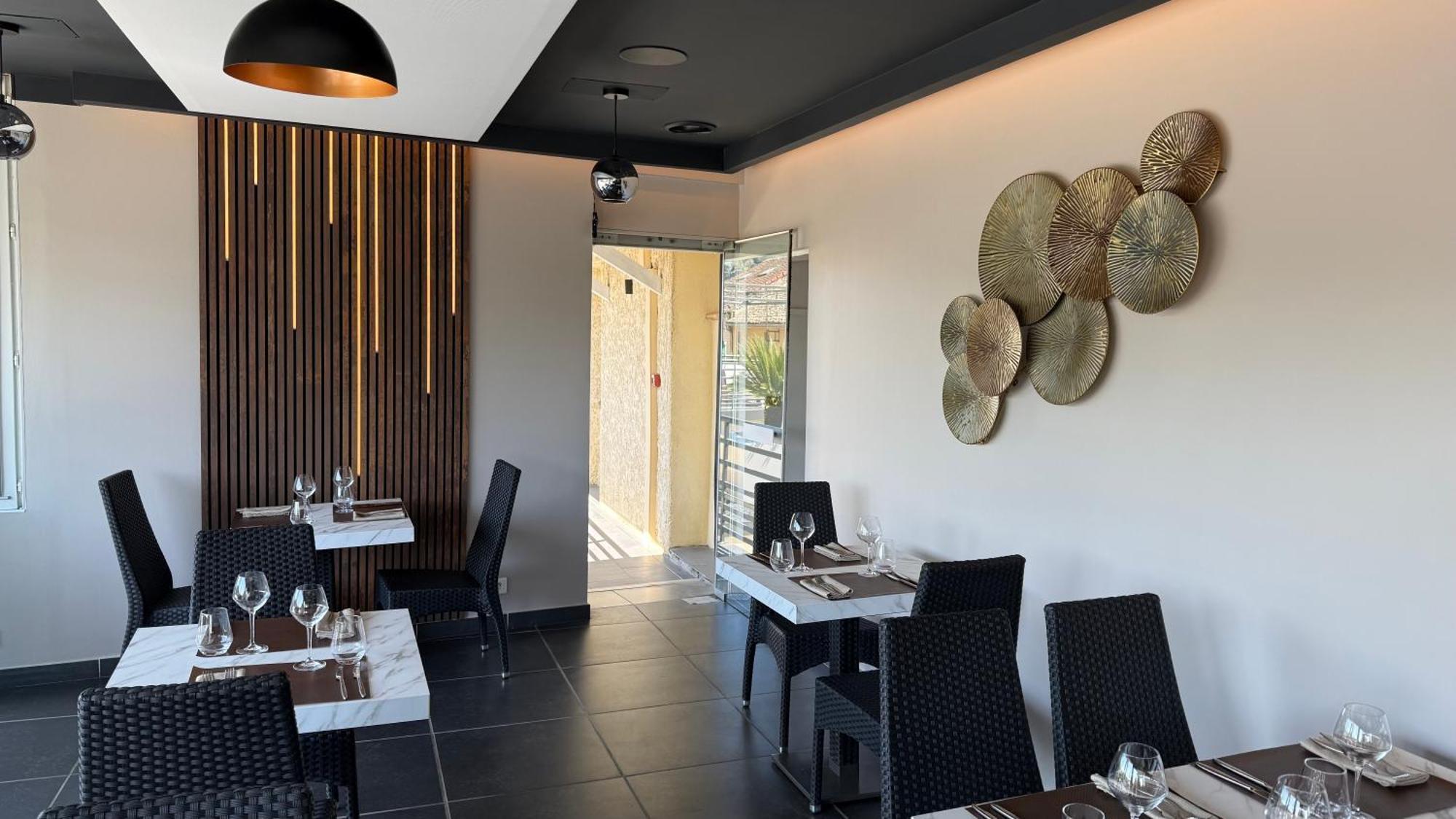 Logis Hotel Restaurant Bellevue Saint-Martin-dʼArdèche المظهر الخارجي الصورة