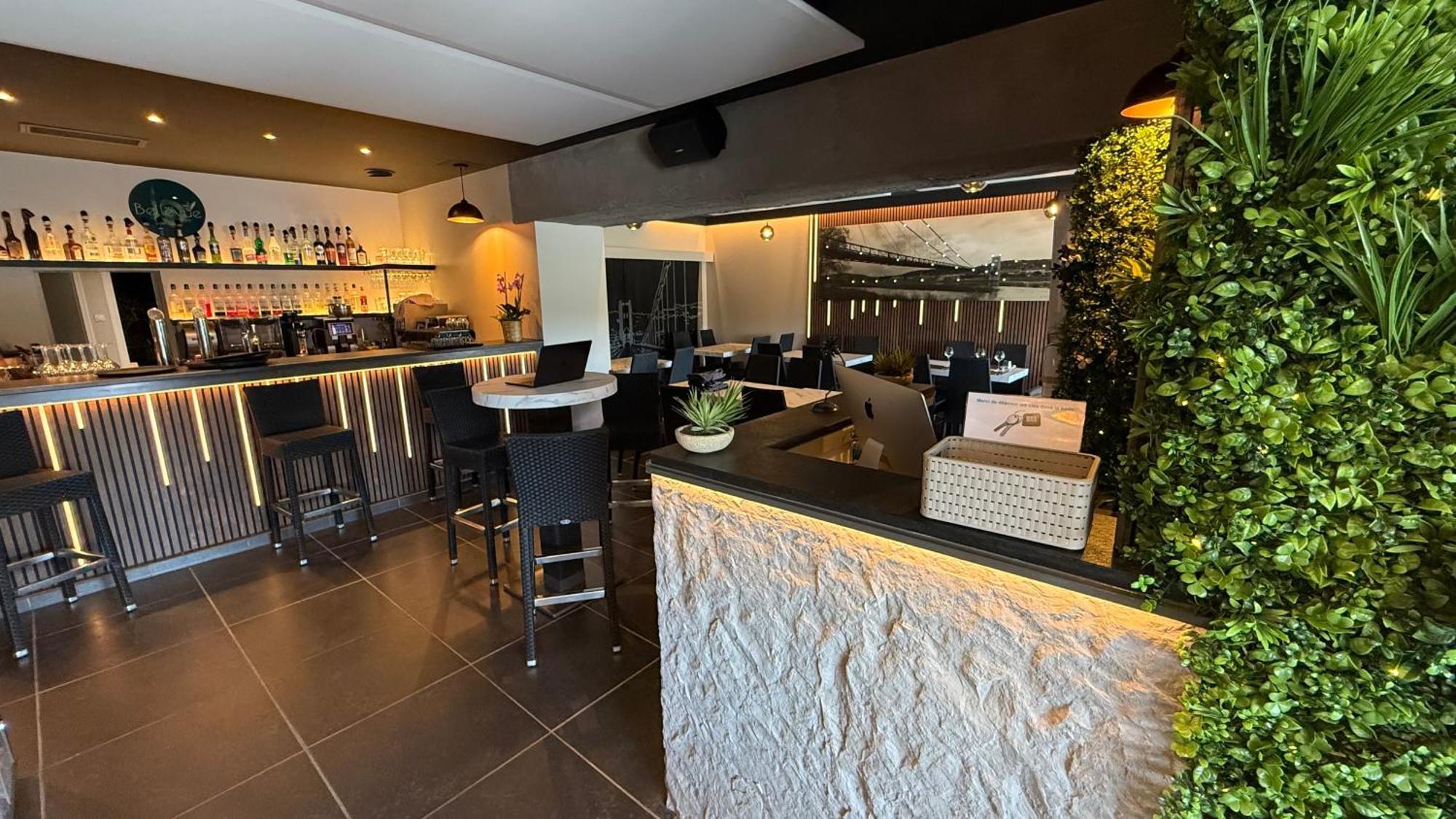 Logis Hotel Restaurant Bellevue Saint-Martin-dʼArdèche المظهر الخارجي الصورة